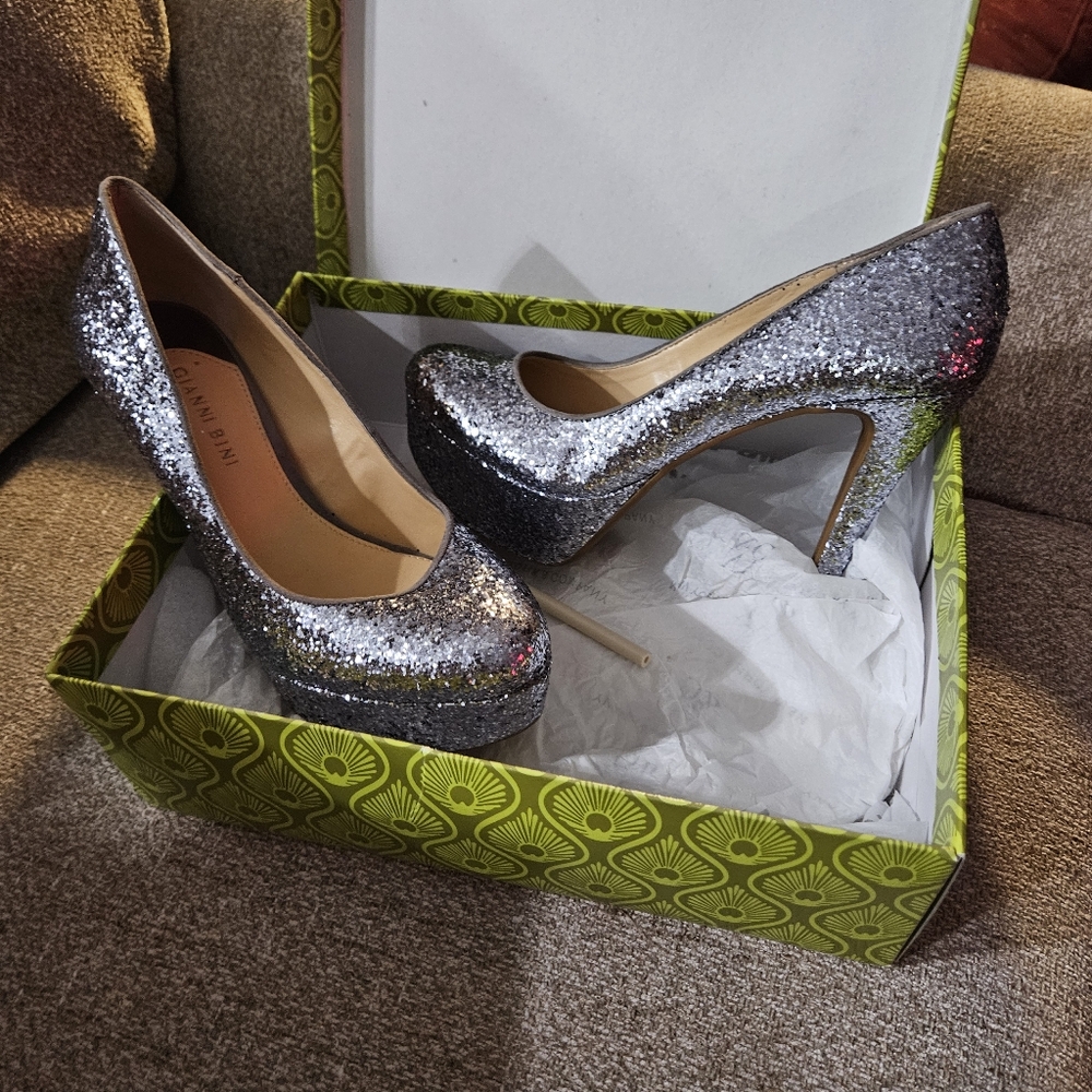 Women's hi heel shoes Gianni Bini size 8.5M